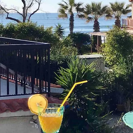 Дом отдыха Cozy Holiday Beach House Ларнака