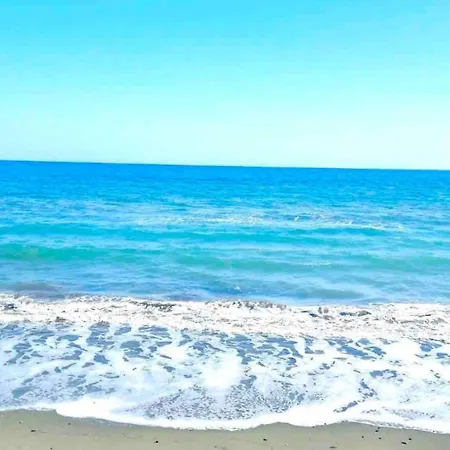 Cozy Holiday Beach House Λάρνακα