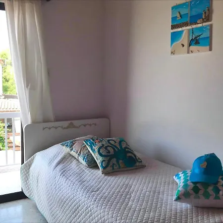 Cozy Holiday Beach House Дом отдыха Ларнака